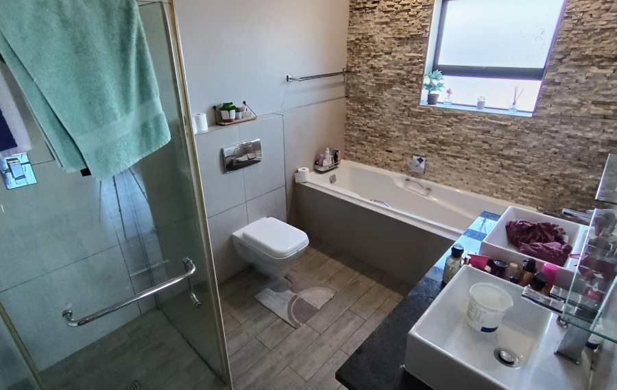 4 Bedroom Property for Sale in Parklands North Western Cape